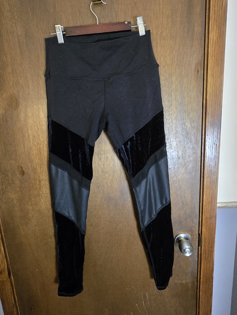 ALO Yoga Black Logo Mixed Media Leggings Size Medium